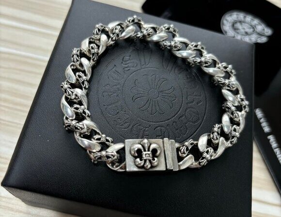 How Chrome Hearts Jewelry Enhances Luxury Streetwear Style